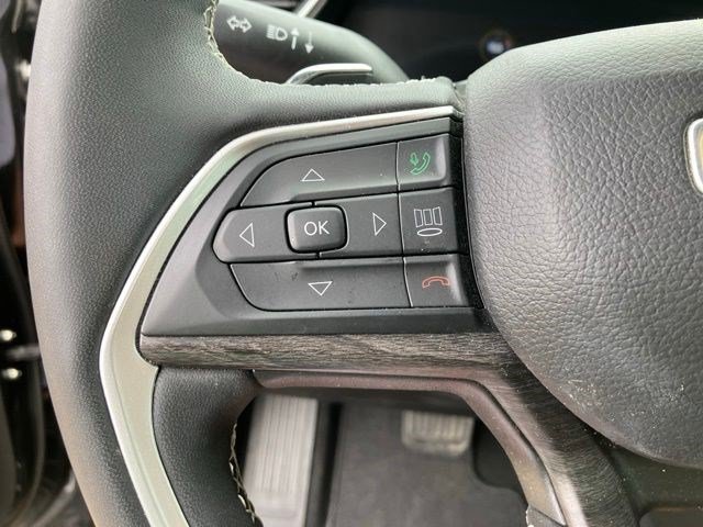 Used 2024 Jeep Grand Cherokee Limited w/ Luxury Tech Group II AWD/4WD image 15