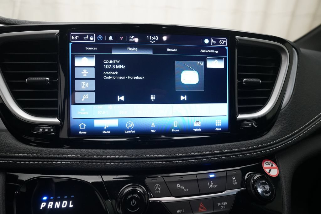 Used 2025 Chrysler Pacifica Limited FWD image 6