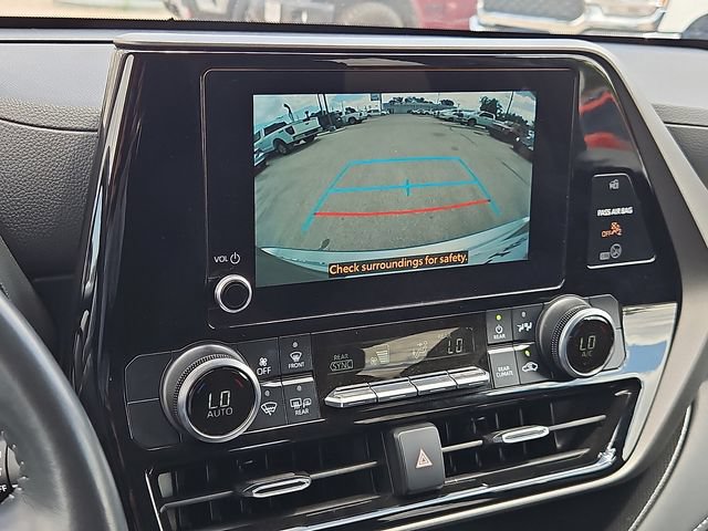 Used 2024 Toyota Highlander LE AWD/4WD image 16