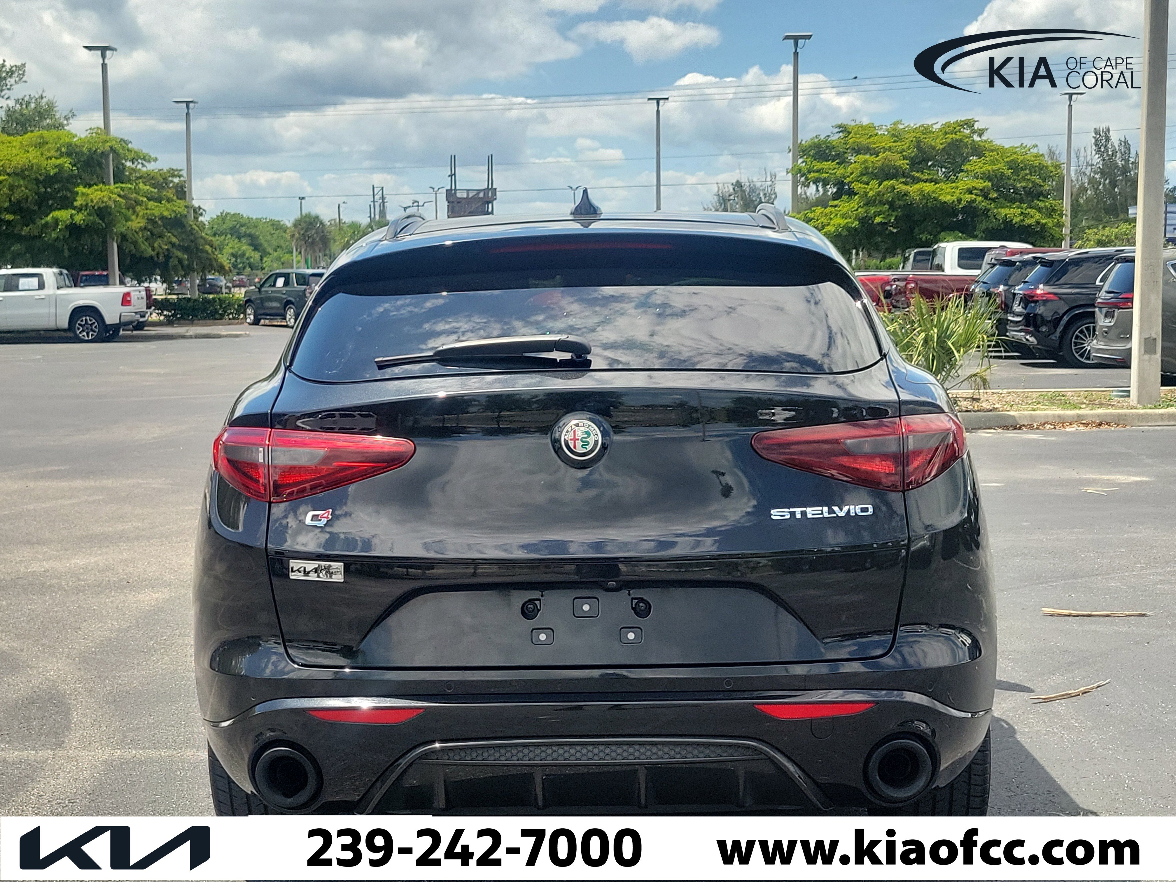 Used 2022 Alfa Romeo Stelvio Veloce AWD/4WD image 5