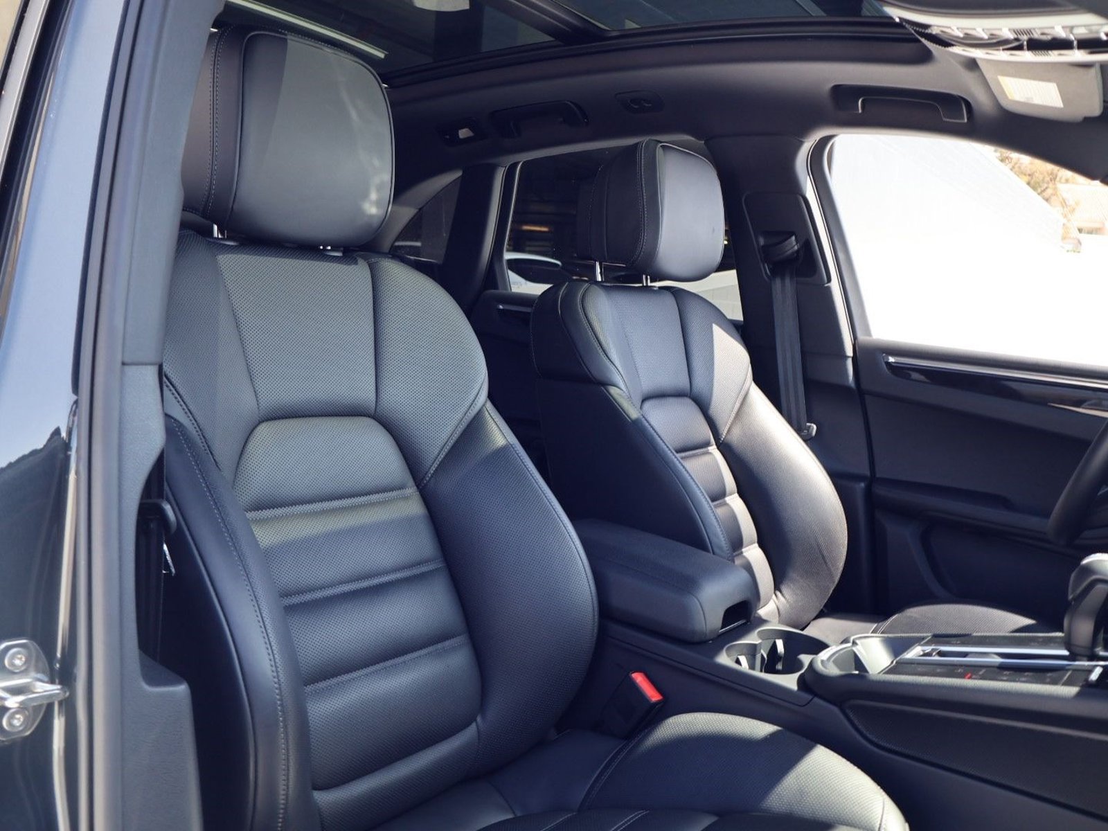 Certified 2026 Porsche Macan AWD/4WD image 24