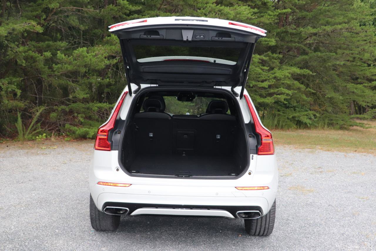 Used 2018 Volvo XC60 T8 R-Design w/ Convenience Package image 7