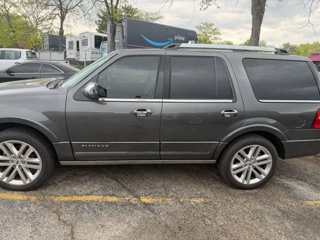 Used 2017 Ford Expedition Platinum AWD/4WD image 10
