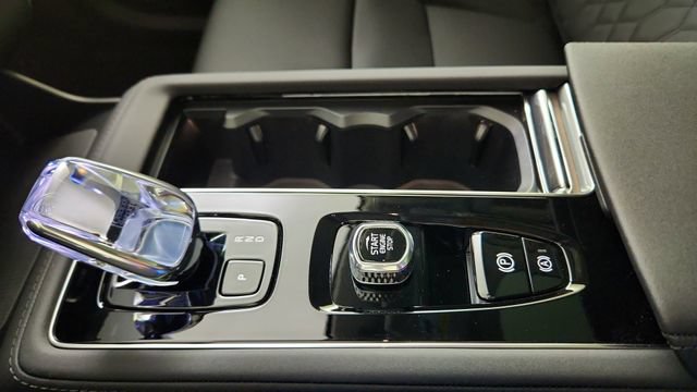 New 2026 Volvo XC90 B6 Plus w/ Protection Package Premier AWD/4WD image 17
