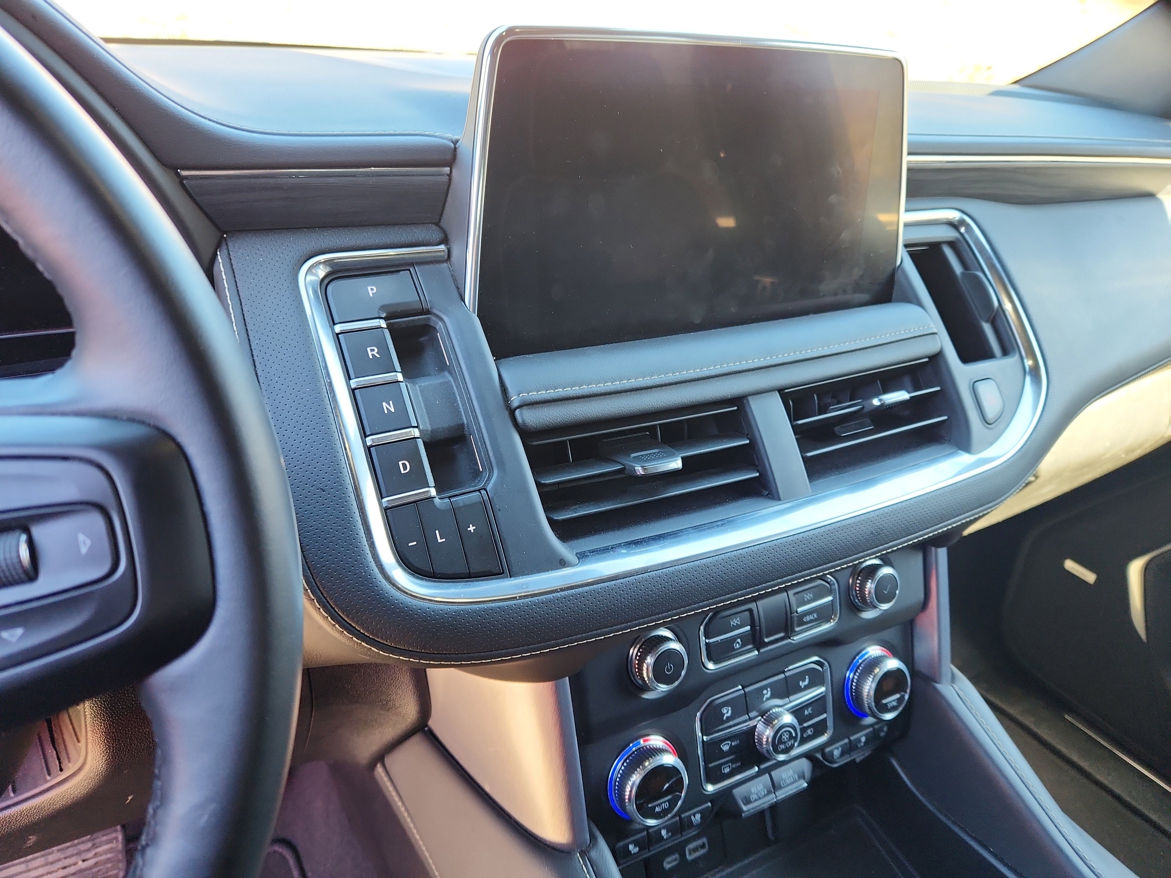 Used 2024 GMC Yukon SLT image 13