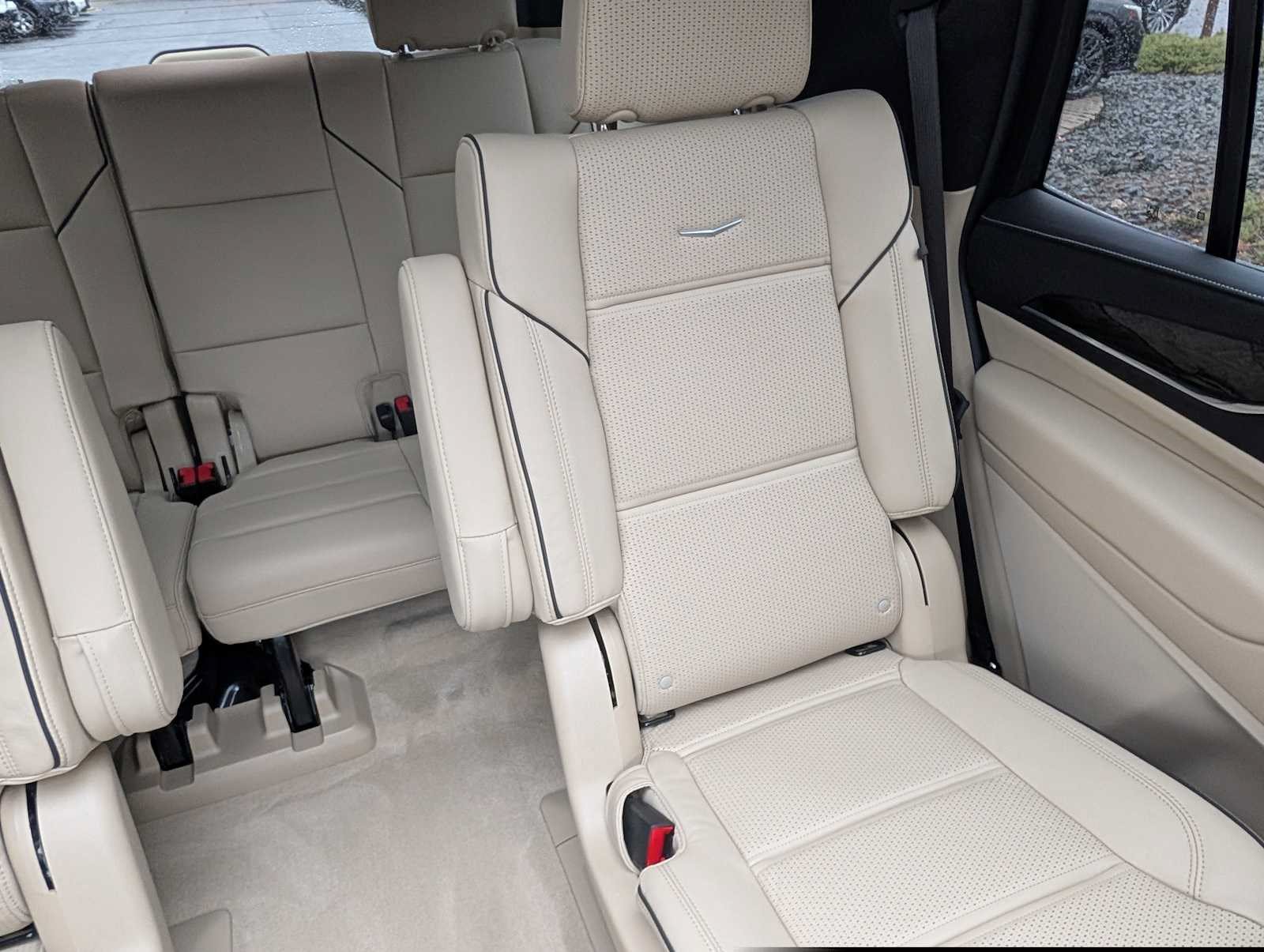 Used 2024 Cadillac Escalade Premium Luxury w/ LPO, Floor Liner Package AWD/4WD image 15
