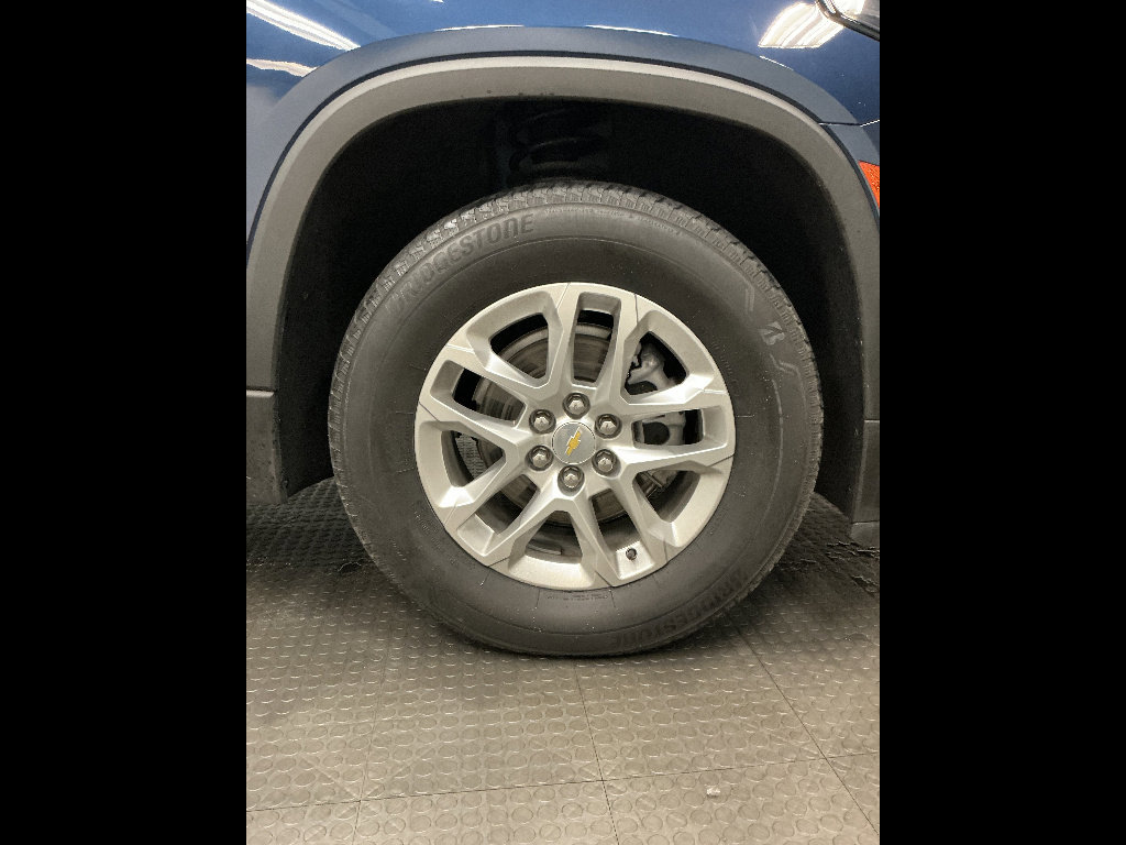Used 2022 Chevrolet Traverse LS FWD image 43