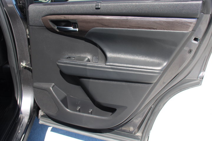 Used 2022 Toyota Highlander Platinum AWD/4WD image 19