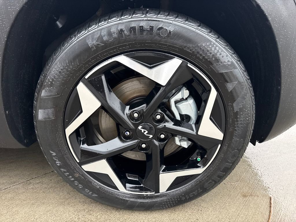 Used 2024 Kia Seltos EX image 11