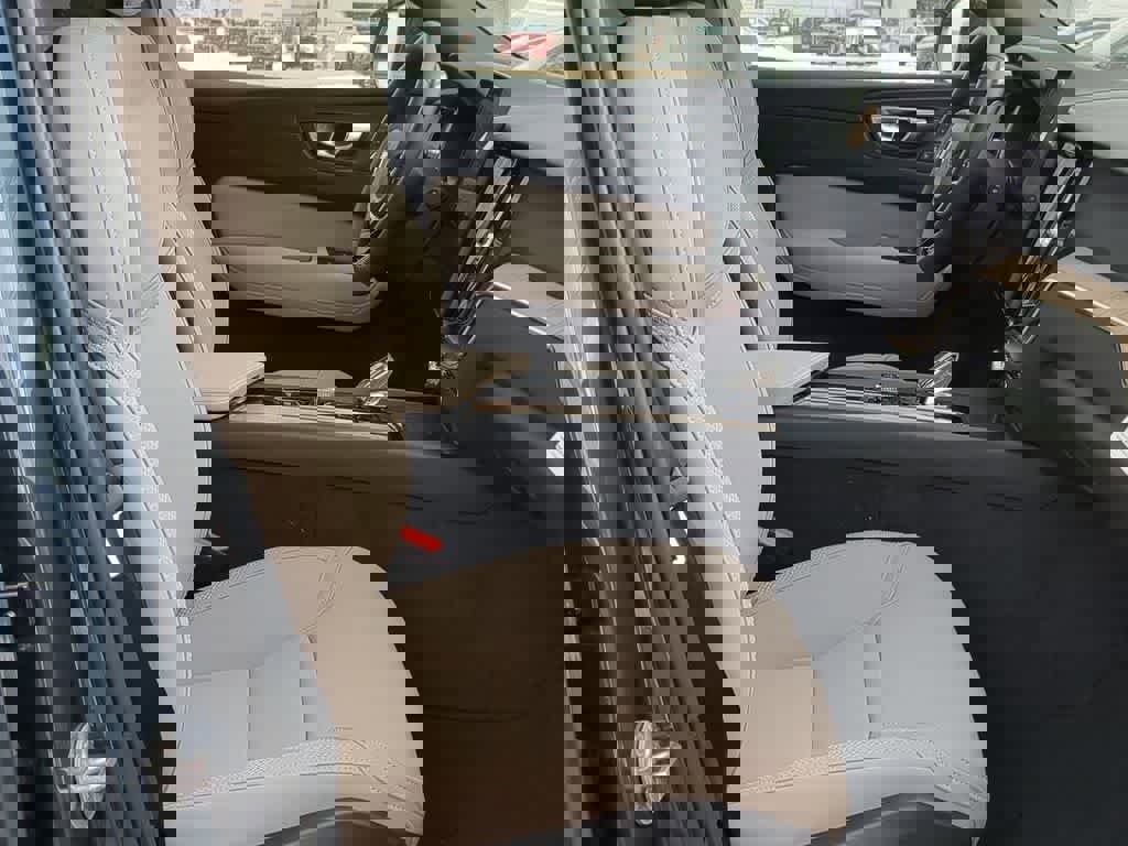 New 2026 Volvo XC60 B5 Plus w/ Protection Package Premier image 20