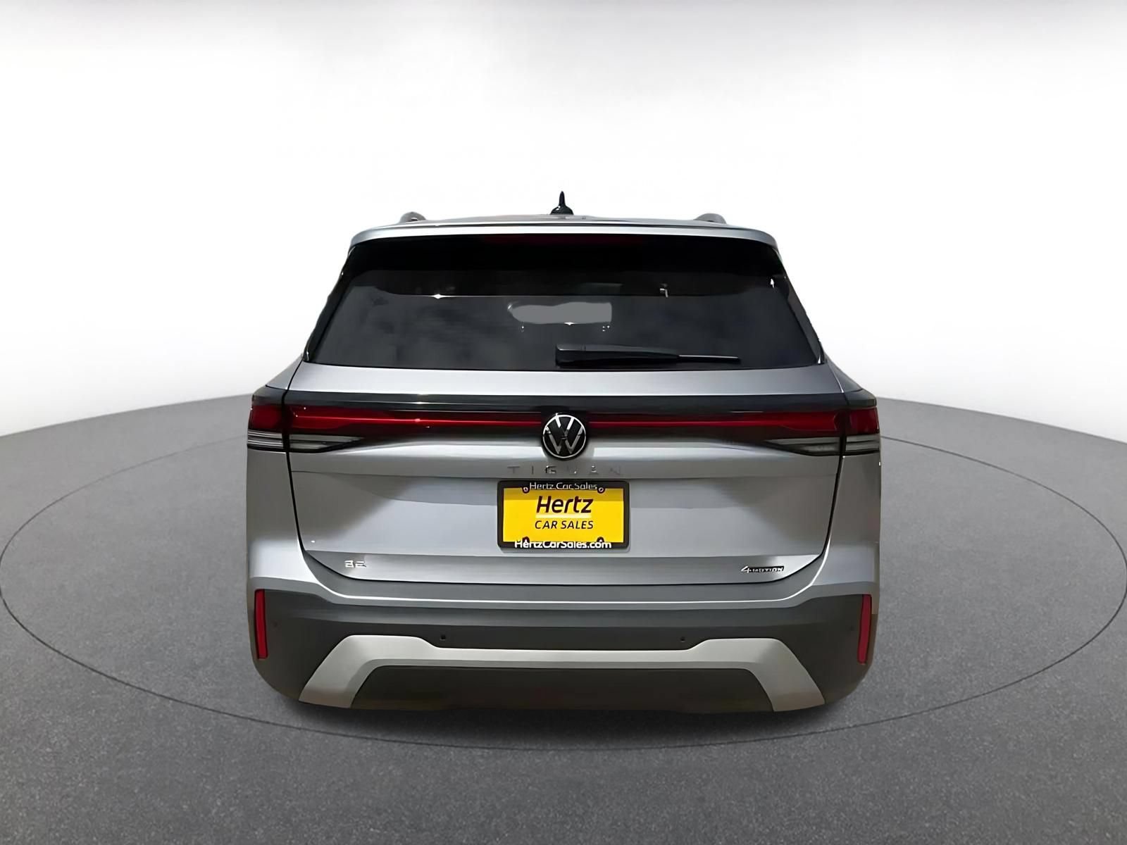 Used 2026 Volkswagen Tiguan SE AWD/4WD image 12