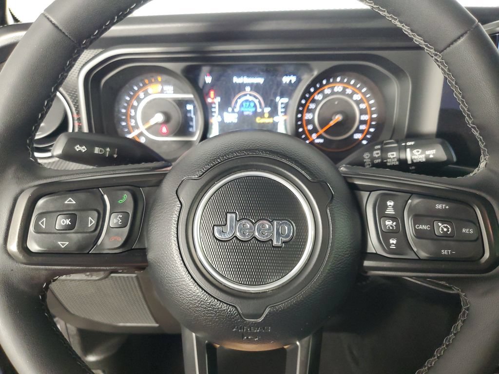 Used 2025 Jeep Wrangler Unlimited Rubicon w/ Convenience Group AWD/4WD image 24