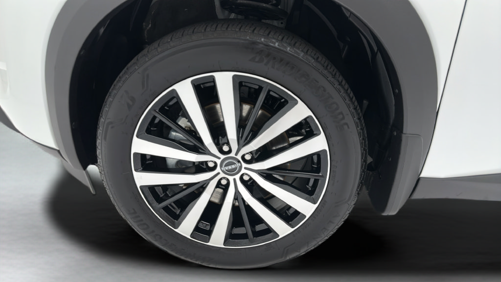 Used 2025 Nissan Pathfinder Platinum AWD/4WD image 8