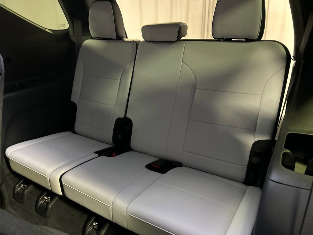 Used 2024 Chevrolet Traverse RS image 23