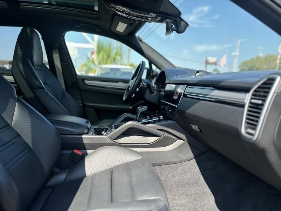Used 2022 Porsche Cayenne Platinum Edition image 23