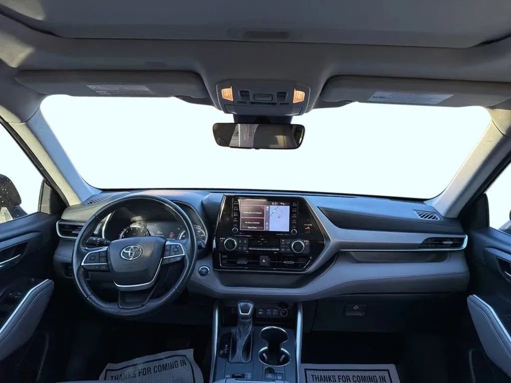 Used 2022 Toyota Highlander XLE FWD image 32