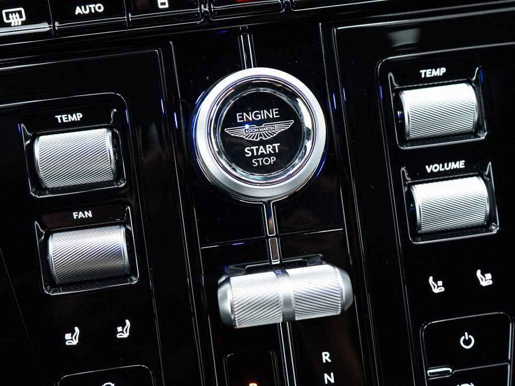 Used 2025 Aston Martin DB12 Coupe RWD image 30