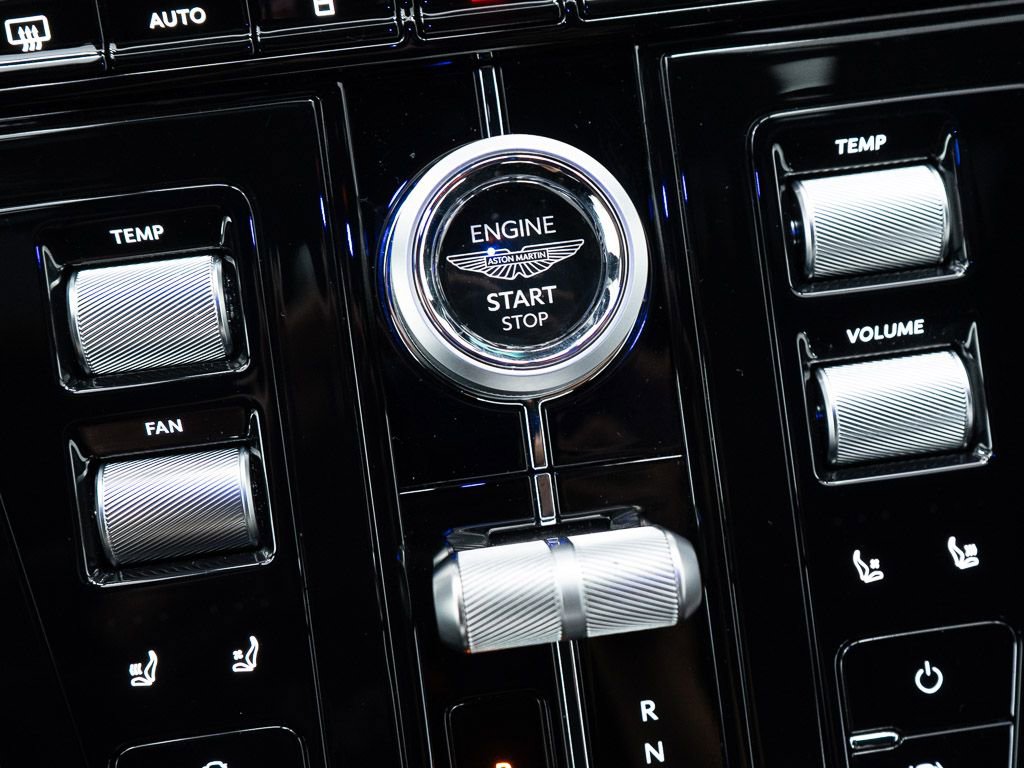 Used 2025 Aston Martin DB12 Coupe image 30