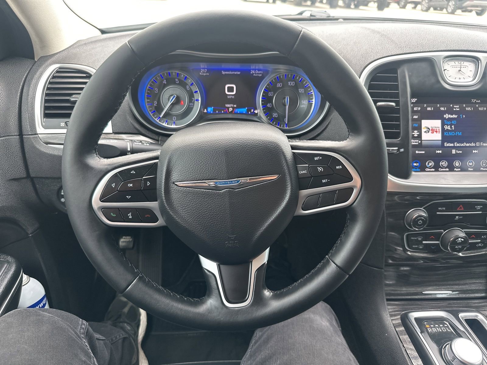 Used 2018 Chrysler 300 Touring L image 10