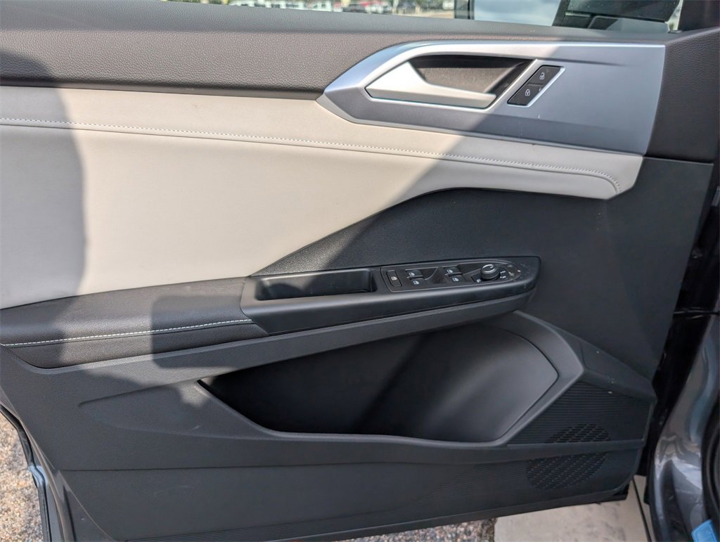 New 2026 Volkswagen Taos SE image 10