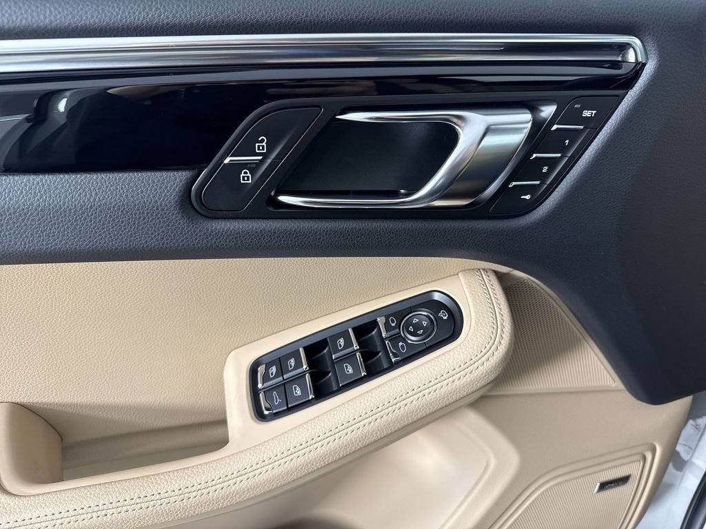 New 2026 Porsche Macan AWD/4WD image 34