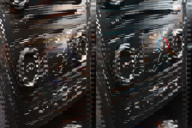 Used 2017 Ford Explorer XLT image 17