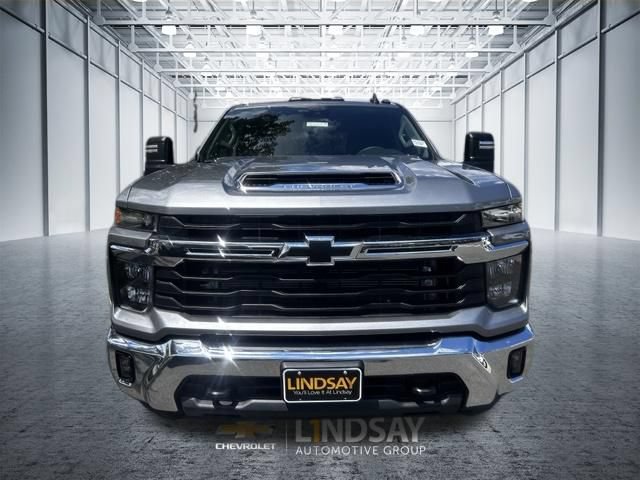 New 2026 Chevrolet Silverado 3500 LT AWD/4WD image 2