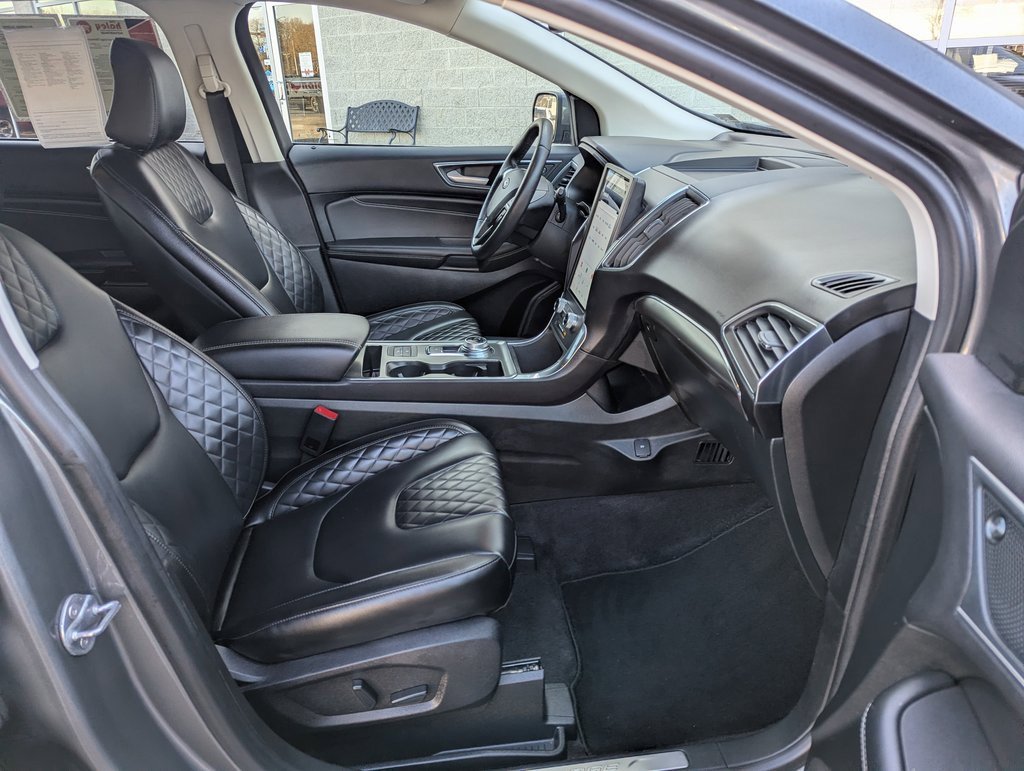 Used 2024 Ford Edge Titanium image 19