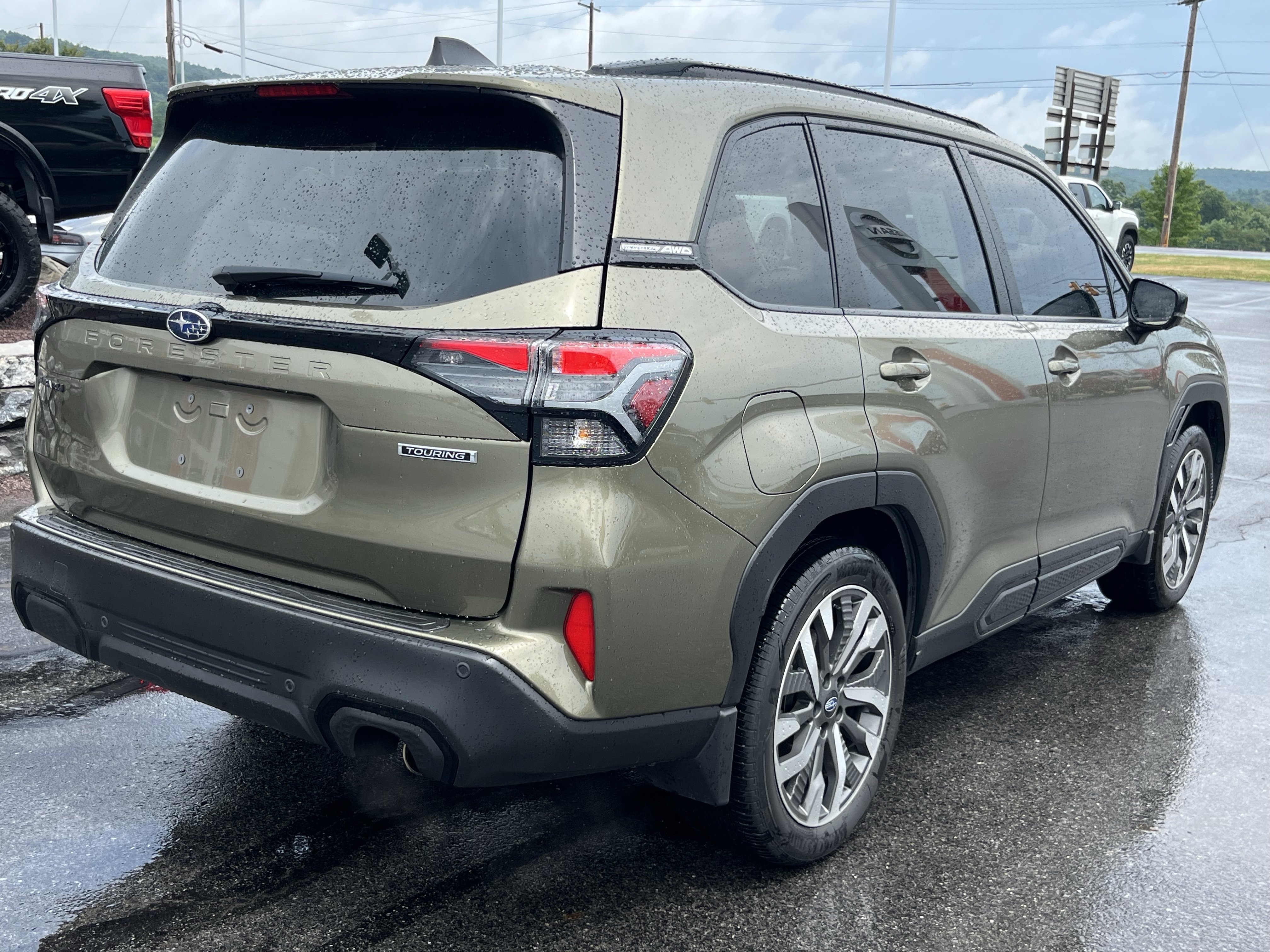 Used 2025 Subaru Forester Touring AWD/4WD image 5