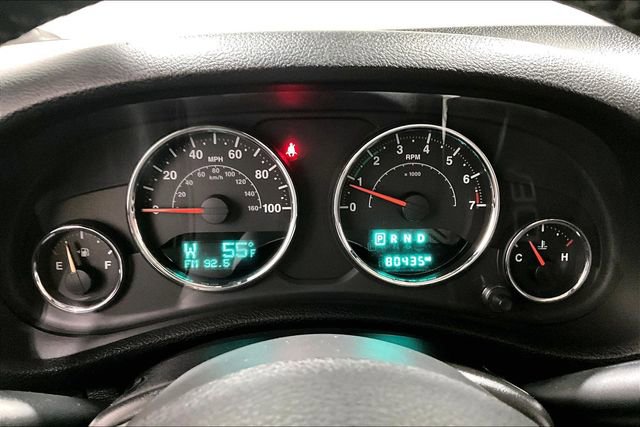 Used 2016 Jeep Wrangler Unlimited Rubicon w/ Connectivity Group image 13