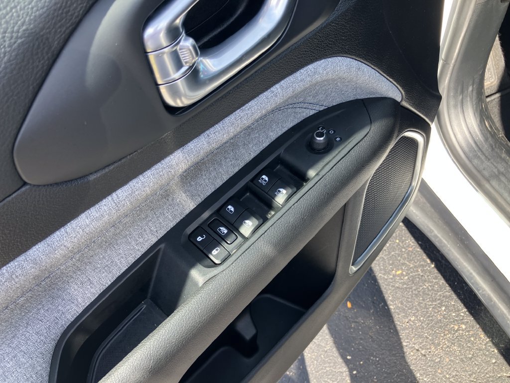 Used 2025 Jeep Compass Latitude AWD/4WD image 13