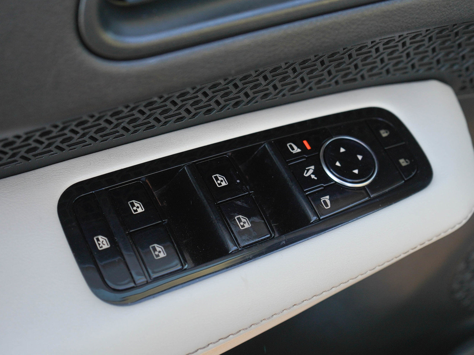 Used 2023 Nissan Ariya AWD image 22