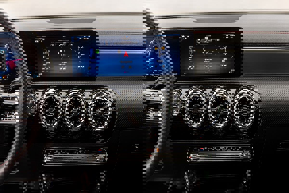 Used 2024 Mercedes-Benz CLA 250 image 14