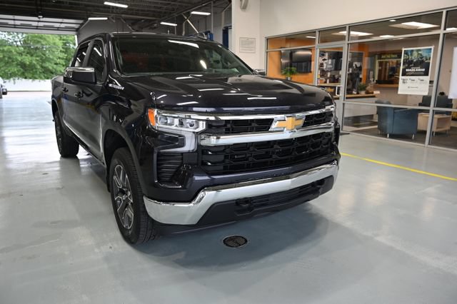 Used 2023 Chevrolet Silverado 1500 LT AWD/4WD image 3