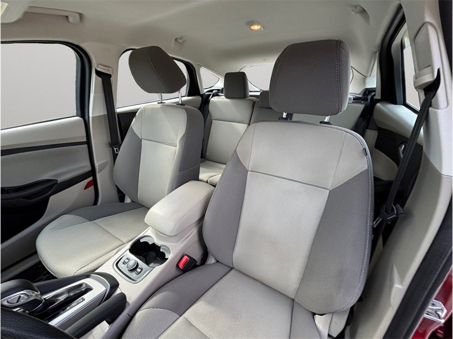 Used 2014 Ford Focus SE w/ SE Winter Package image 14