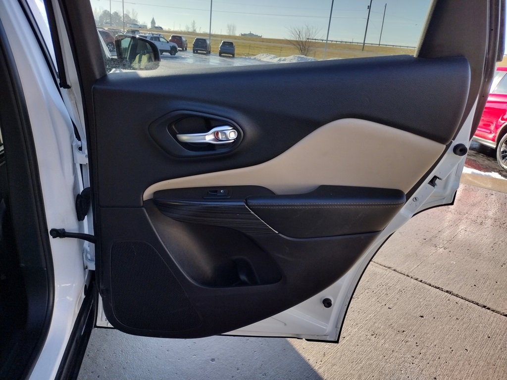 Used 2017 Jeep Cherokee Limited image 17