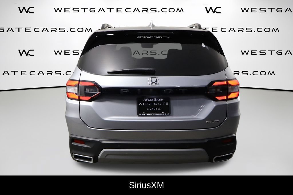 Used 2025 Honda Pilot Touring image 4