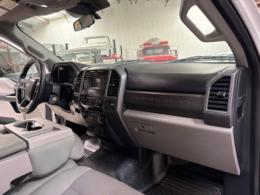 Used 2020 Ford F550 2WD Regular Cab Super Duty image 33