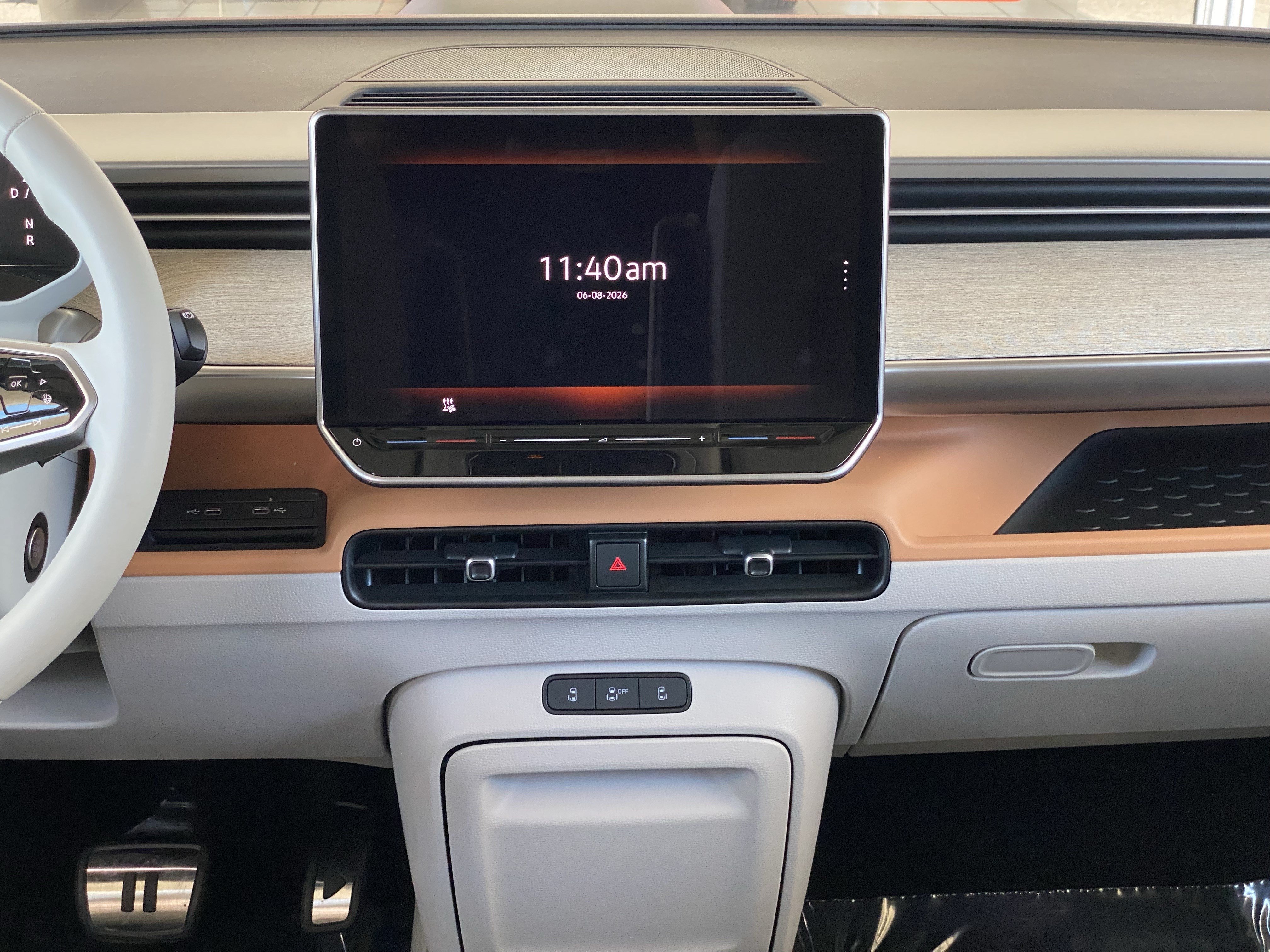 Certified 2025 Volkswagen ID. Buzz 1st Edition RWD image 31
