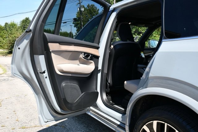 New 2026 Volvo XC90 B6 Plus w/ Protection Package Premier AWD/4WD image 16