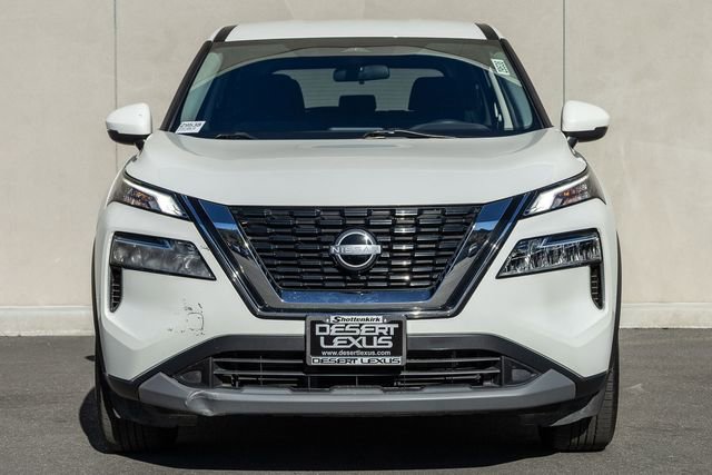 Used 2023 Nissan Rogue SV image 2