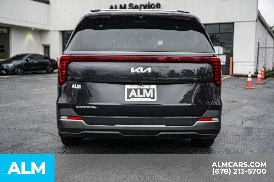 Used 2025 Kia Carnival SX Prestige image 11