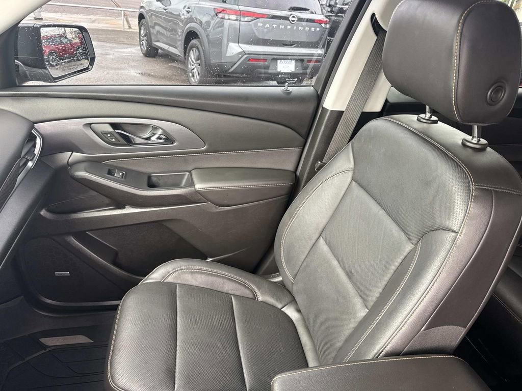 Used 2021 Chevrolet Traverse Premier w/ Redline Edition FWD image 17