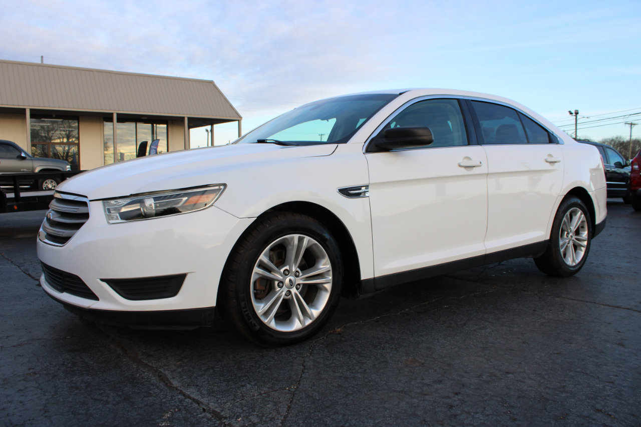 Used 2017 Ford Taurus SE image 12