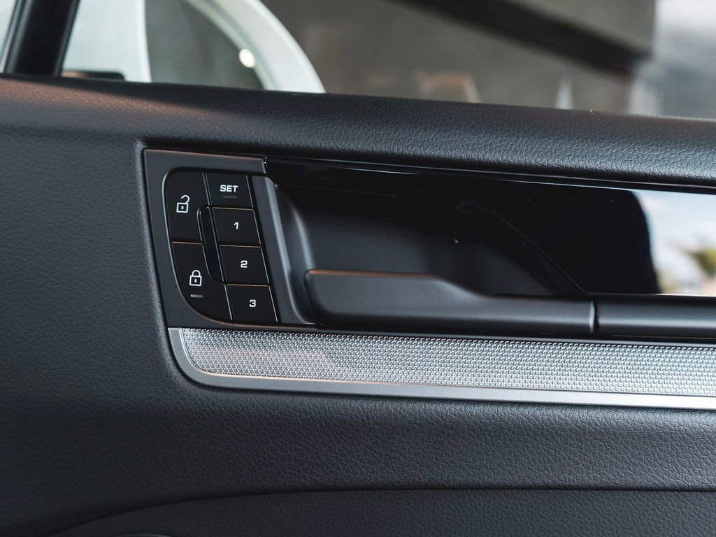 New 2025 Porsche Cayenne image 32