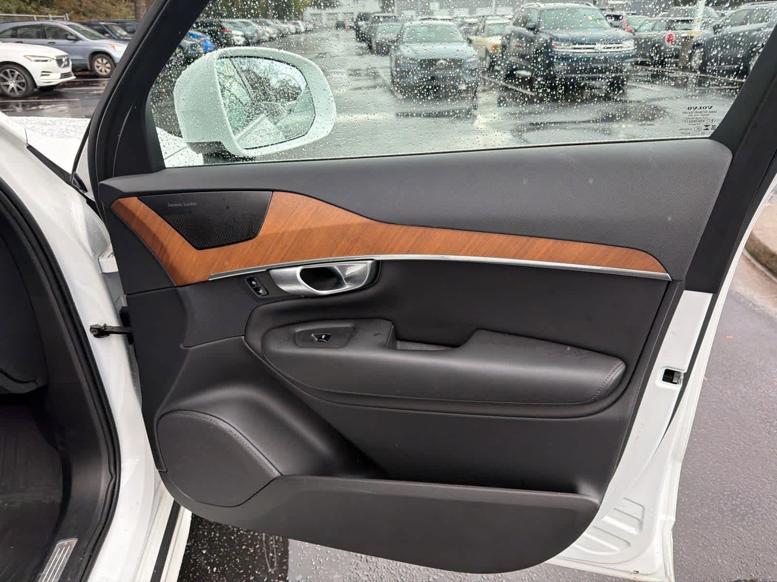 Certified 2024 Volvo XC90 B6 Plus w/ Protection Package Premier image 22