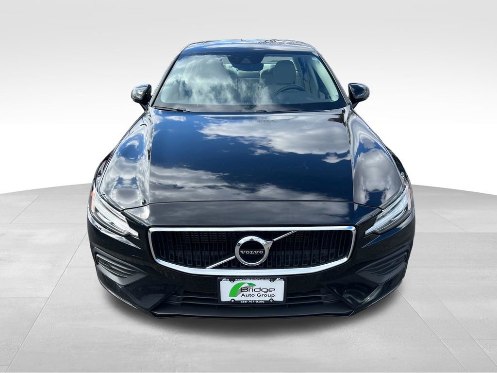 Used 2020 Volvo S60 T6 Momentum image 2
