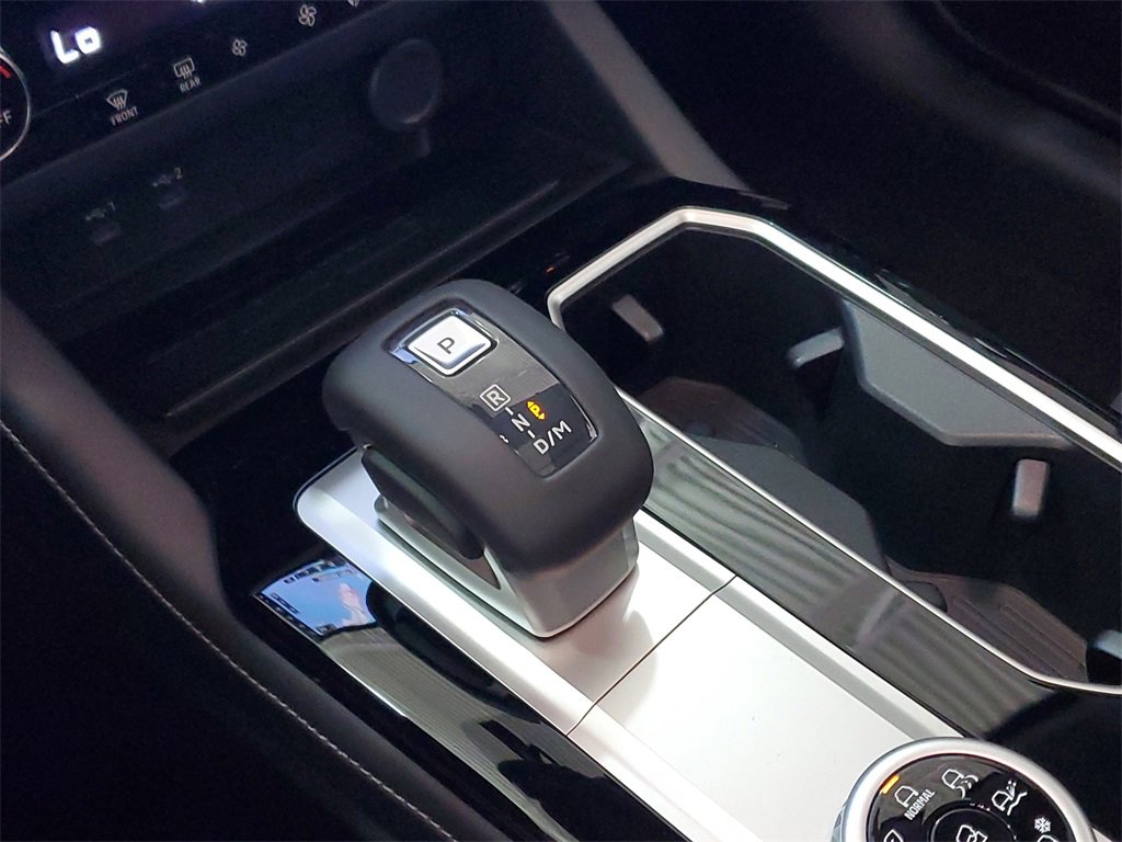 New 2025 Mitsubishi Outlander SE image 31