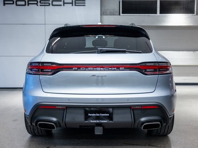 Certified 2025 Porsche Macan image 7