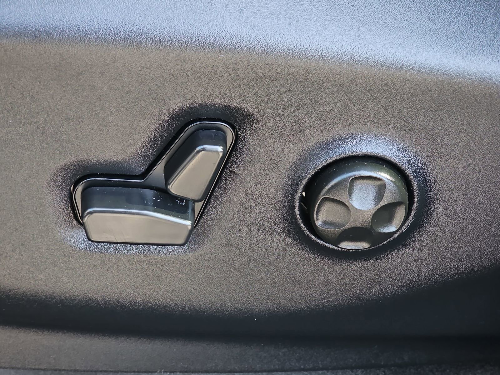 Used 2025 Chrysler Pacifica Select FWD image 38
